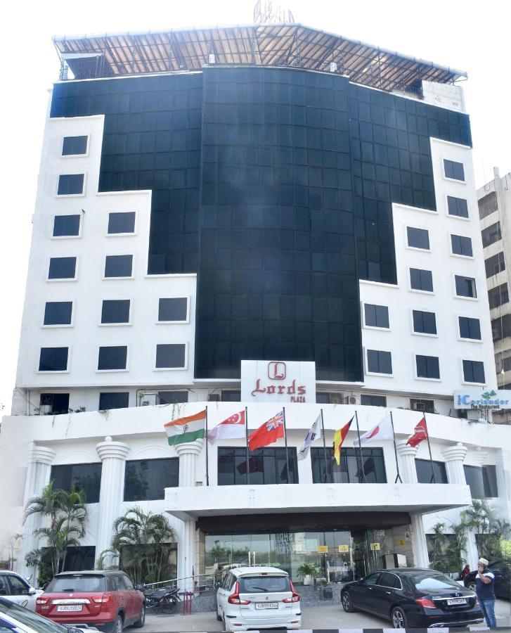 فندق لوردز بلازا, سورات المظهر الخارجي الصورة